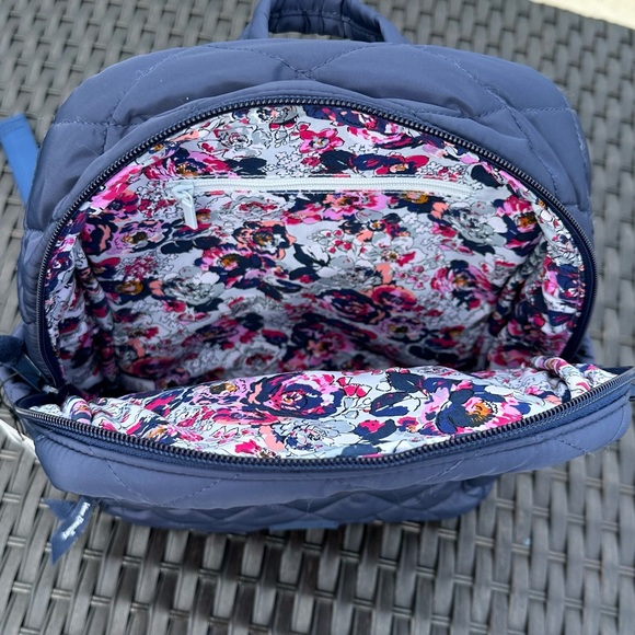 NWT Vera Bradley Quilted Ultralight COMPACT Backpack in Scroll Navy - Picture 9 of 10